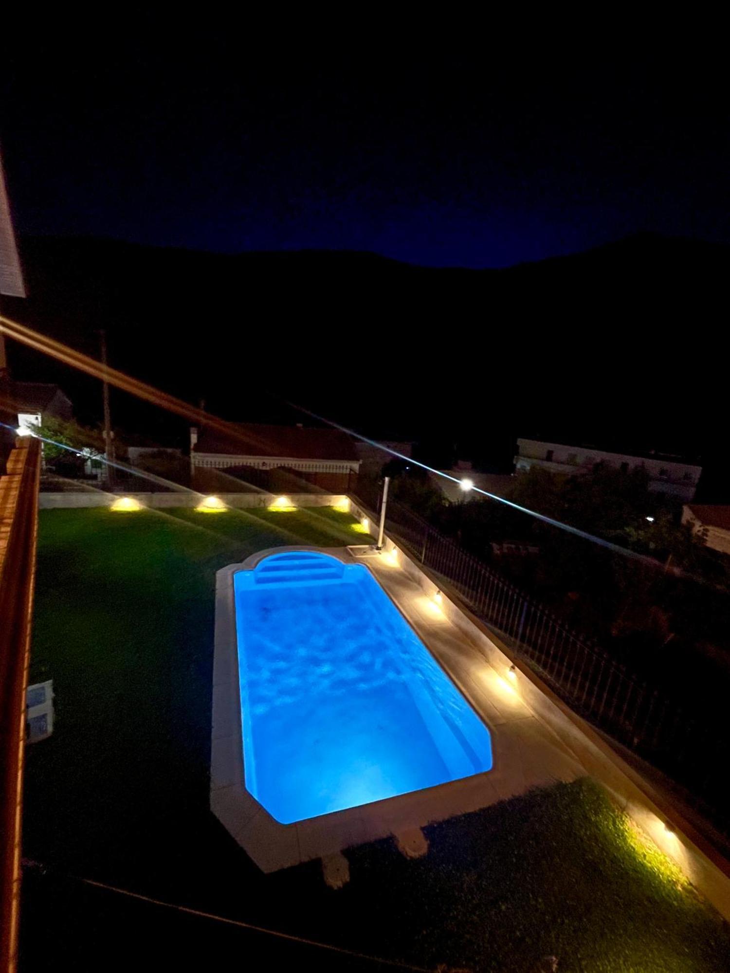 El 42 Mijares Villa Luaran gambar